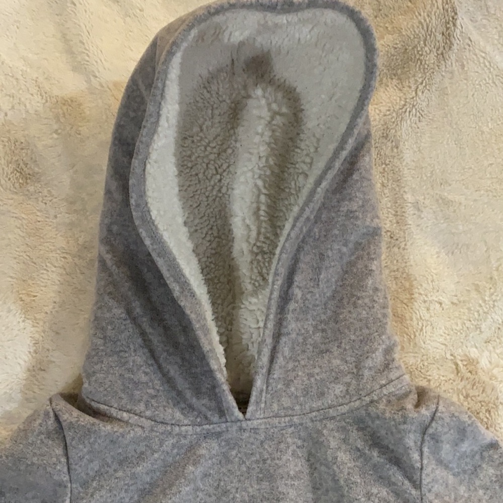 Carter’s pullover - Picture 6 of 12
